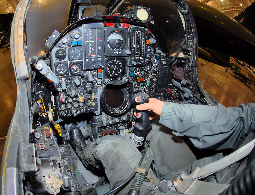 Republic F-105G - Cockpit