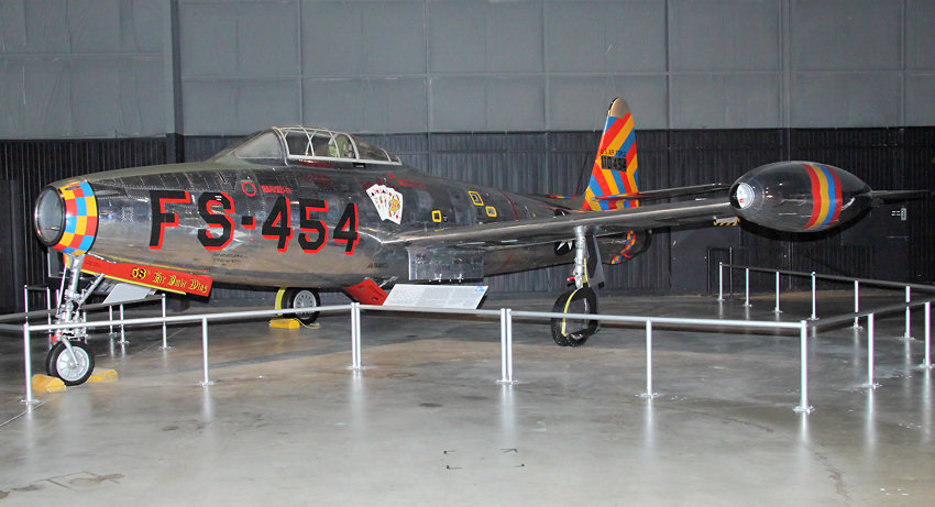 Republic F-84E Thunderjet: F-84 mit nicht gepfeilten Flügeln von 1946