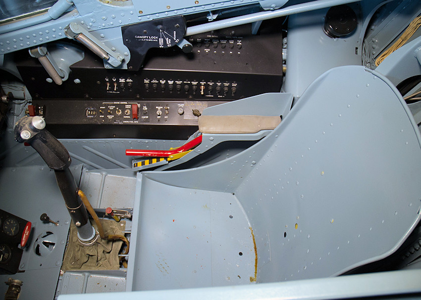 Bell X-5 - Cockpit rechts