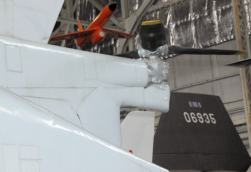 LTV XC-142A: Experimentalflugzeug für vertikale Starts und Landungen