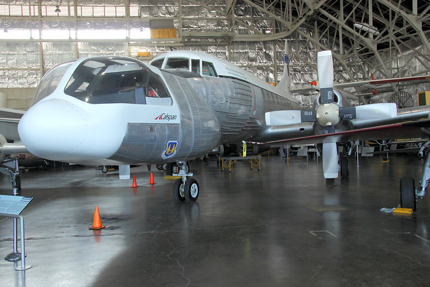 Convair NC-131H - Total In-Flight Simulator: simuliert Flugverhalten neuer Flugzeuge vor dem eigentlichen Bau