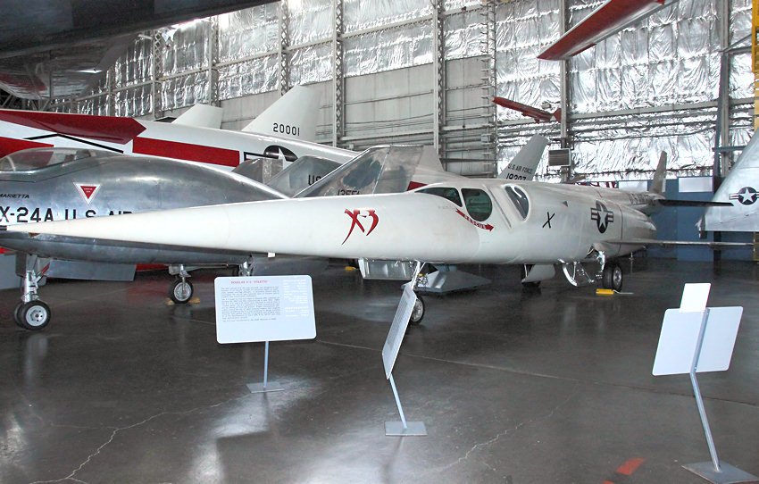 Douglas X-3 Stiletto: Experimentalflugzeug zur Erforschung von aerodynamischen Effekten bei Geschwindigkeiten von +Mach 2