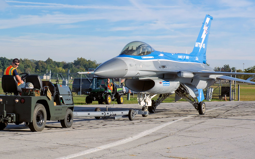 General Dynamics NF-16A - Rollfeld