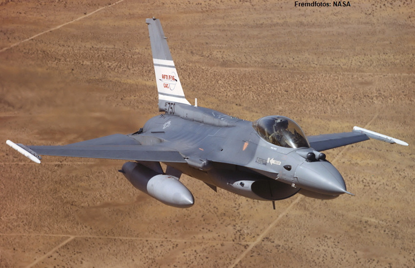 General Dynamics F-16 AFTI - Flug