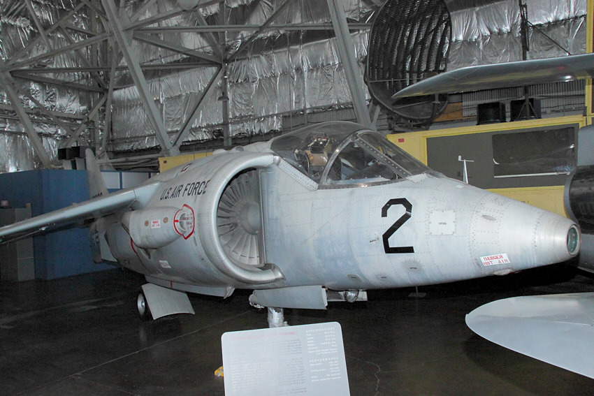 Hawker Siddeley XV-6A Kestrel: Aus den kombinierten "Kestrel Studien" von USA, Großbritannien und BRD wurde später das senkrechtstartende britische Kampfflugzeug Hawker Siddeley Harrier entwickelt