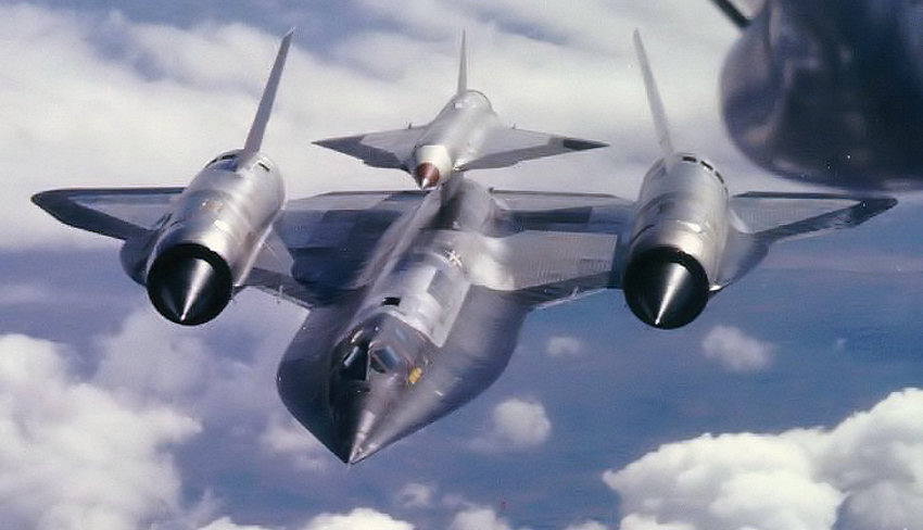 Lockheed D-21B: Mach-3 Drohnen mit Staustrahltriebwerk wurden an der Flügelunterseiten einer Boeing B-52 Stratofortress mitgeführt und abgeworden