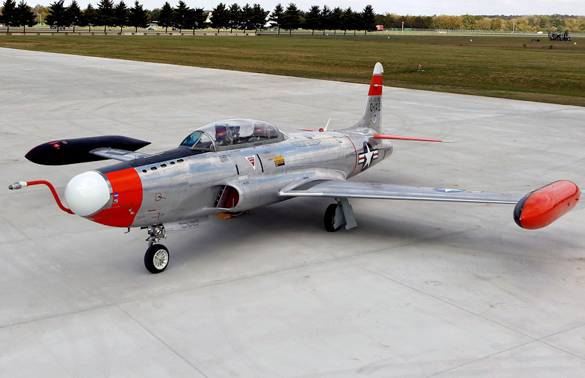 Lockheed NT-33A - Vorfeld