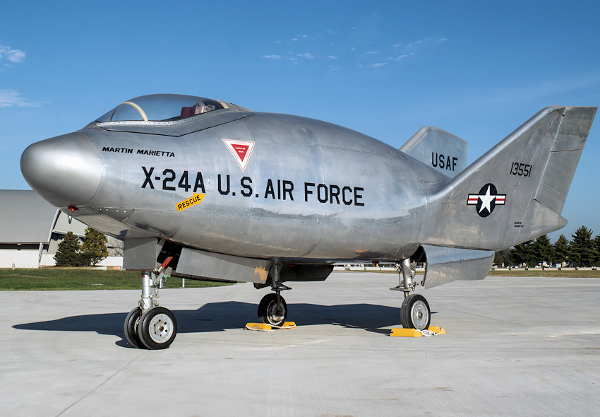 Martin X-24A - Vorfeld