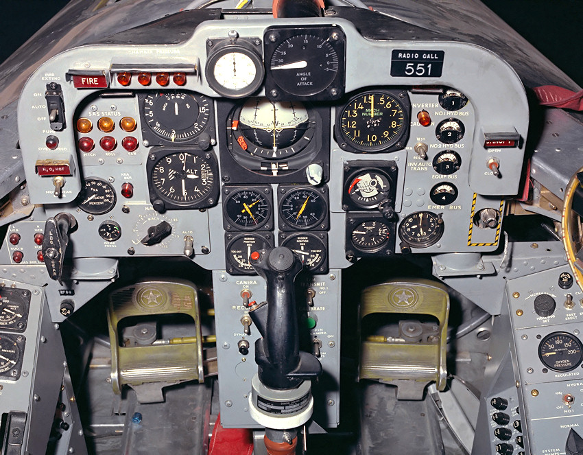 Martin Marietta X-24B: Cockpit des Experimentalflugzeugs