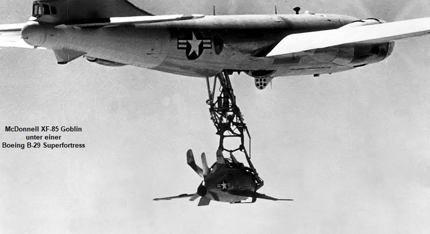 McDonnell XF-85 Goblin unter einer Boeing B-29 Superfortress