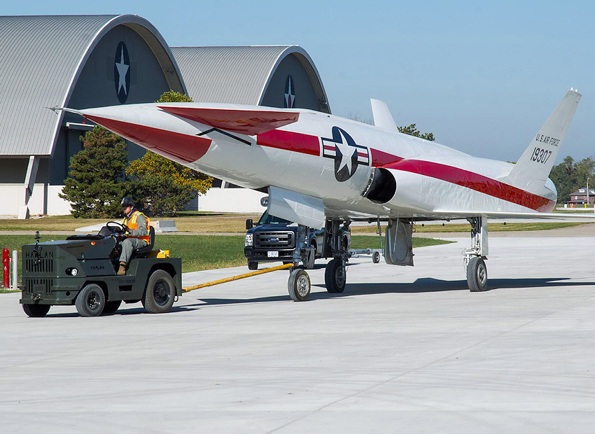 North American X-10 - Rollfeld
