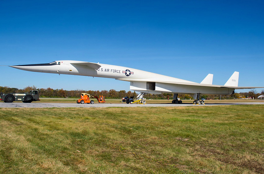 North American XB-70 Valkyrie - Rollfeld