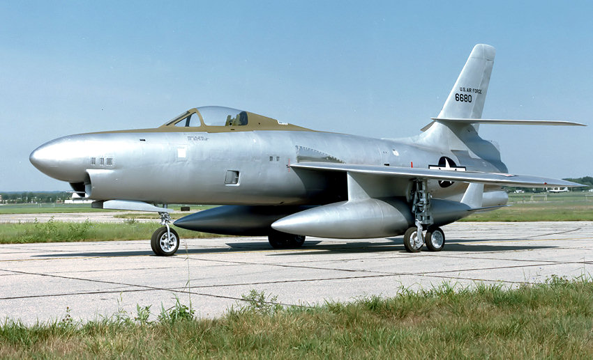 Republic XF-91 Thunderceptor: experimentelles Flugzeug mit breiteren Flügelenden, verstellbarem Einstellwinkel  und zusätzlichem Raketenantrieb