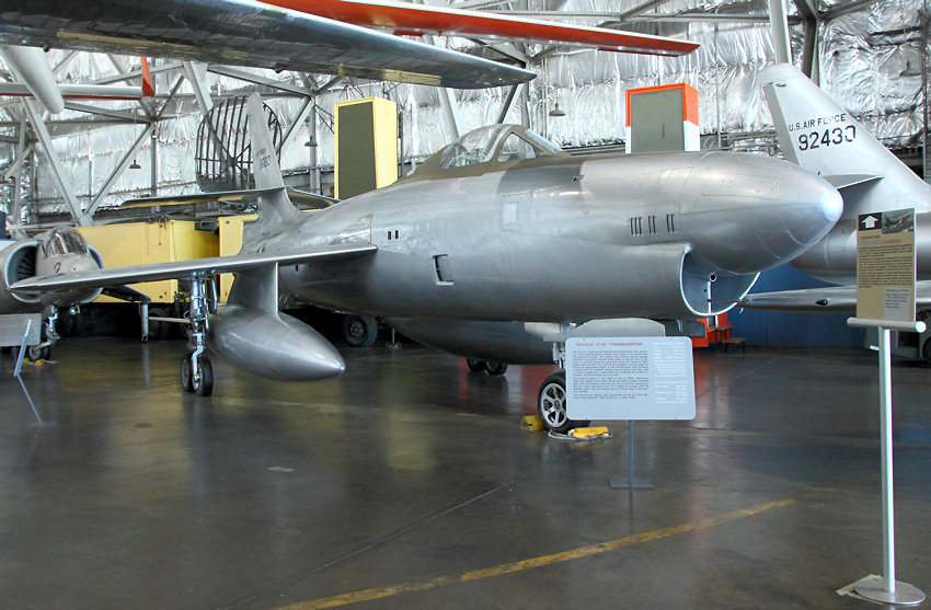Republic XF-91 Thunderceptor: experimenteller Abfangjäger mit breiteren Flügelenden, verstellbarem Einstellwinkel  und zusätzlichem Raketenantrieb