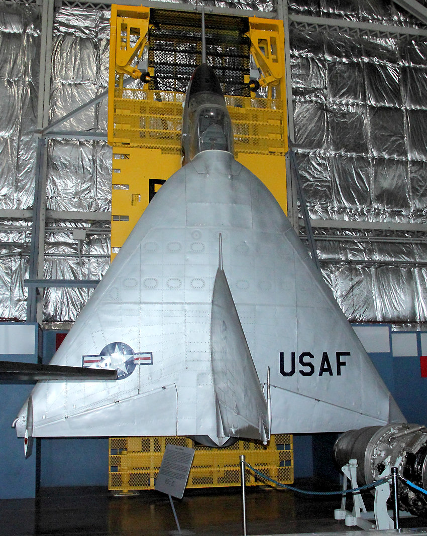 Ryan X-13 Vertijet - Experimentalflugzeug konnte aus senkrechter Position starten und landen