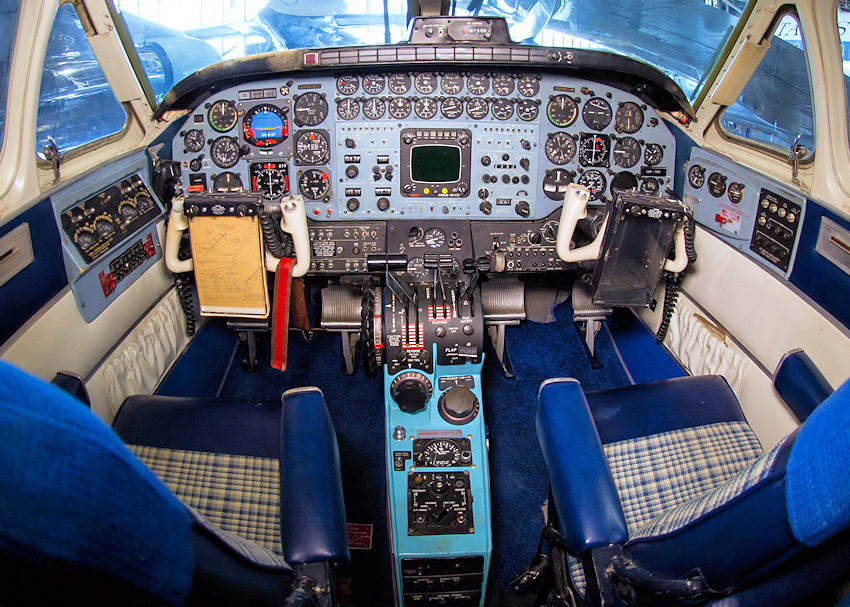 Beech VC-6A - Cockpit