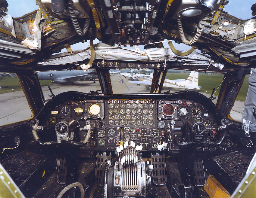 Boeing B-52 Stratofortress: schwerer Langstreckenbomber der U.S. Air Force zur Zeit des Kalten Krieges ab 1955