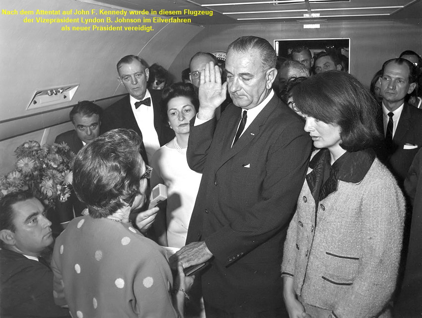 Boeing VC-137C SAM 26000: unmittelbar nach dem Attentat auf Kennedy wurde Lyndon B. Johnson in diesem Flugzeug vereidigt, damit die US-Regierung nicht Führerlos ist