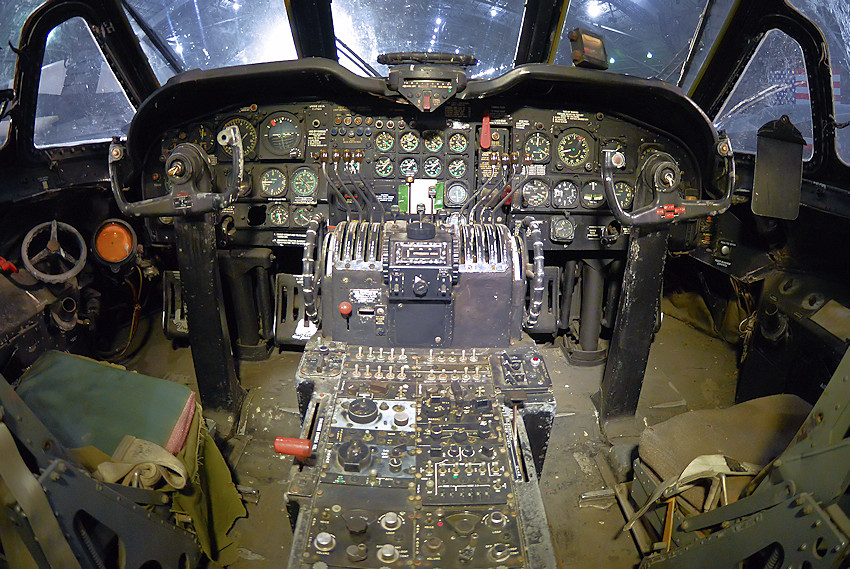 Douglas C-124C Globemaster II - cockpit