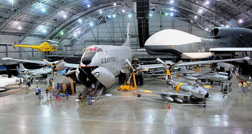 Douglas C-124 Globemaster II: schweres doppelstöckiges Transportflugzeug der U.S. Air Force von 1949