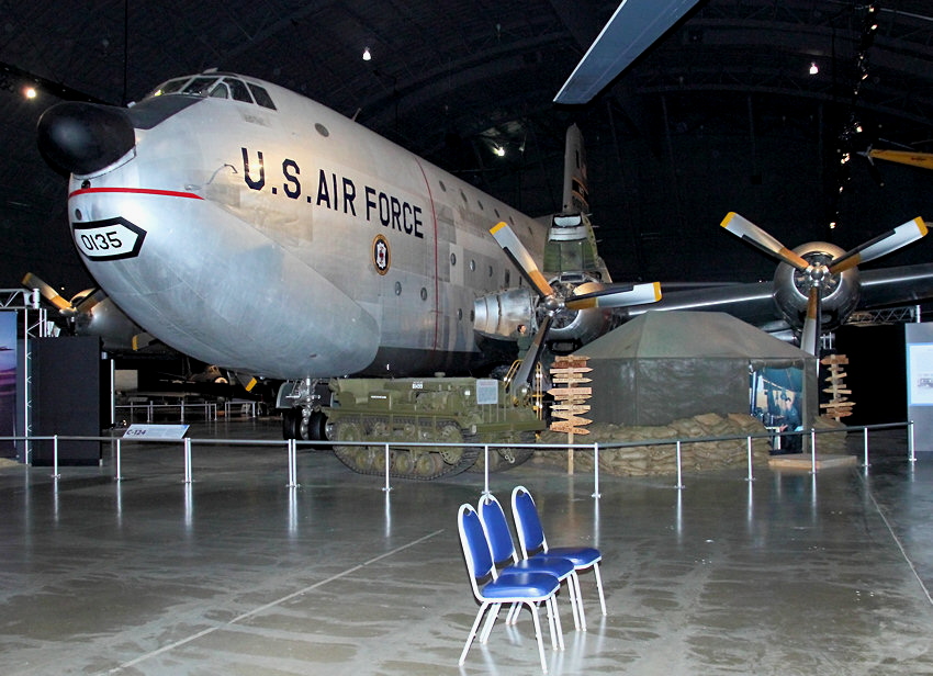 Douglas C-124 Globemaster II: doppelstöckiges Transportflugzeug der U.S. Air Force von 1949