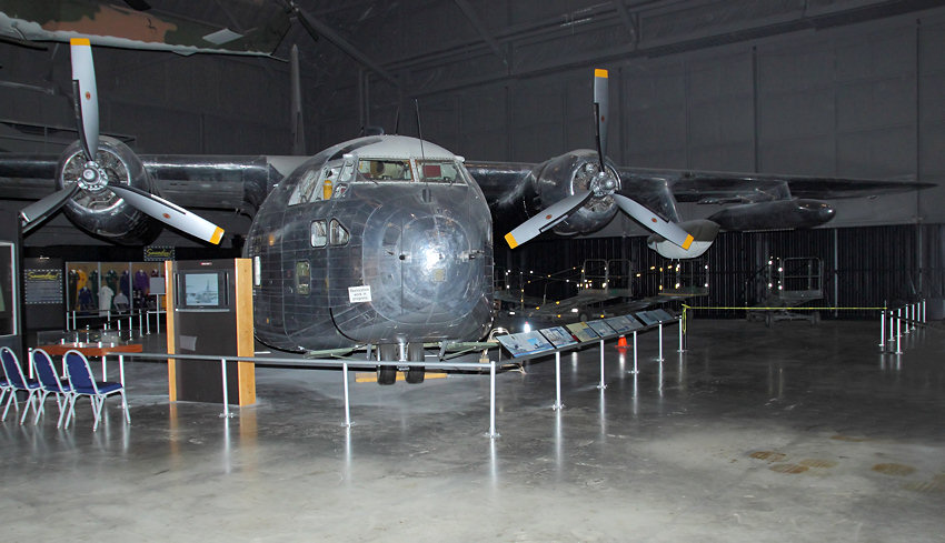 Fairchild C-123K Provider: umgebaute C-123B in C-123K mit zusätzlichen zwei General Electric J85 Strahltriebwerken