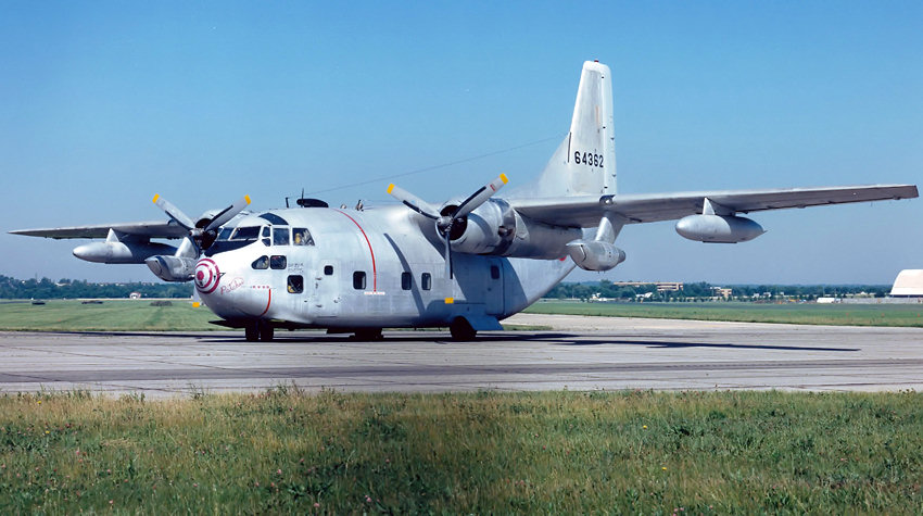Fairchild C-123K Provider: mit zusätzlich zwei General Electric J85 Strahltriebwerken ausgestattet