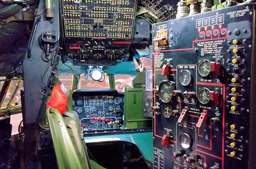 BOEING KC-97L STRATOFREIGHTER - Geräte