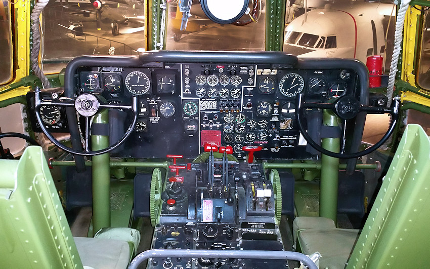 Boeing KC-97L Stratofreighter - Cockpit