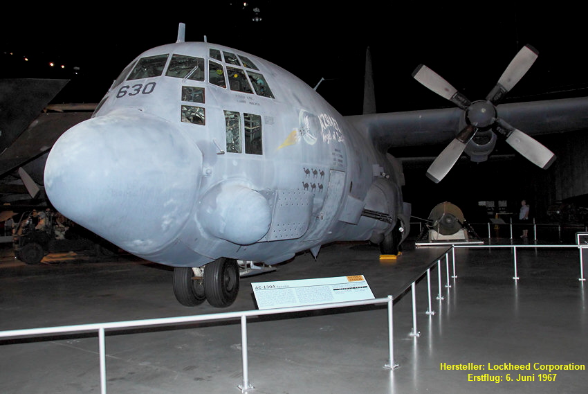 Lockheed AC-130A Spectre: bewaffnete Militärversion der USAF des Transportflugzeugs C-130 Hercules