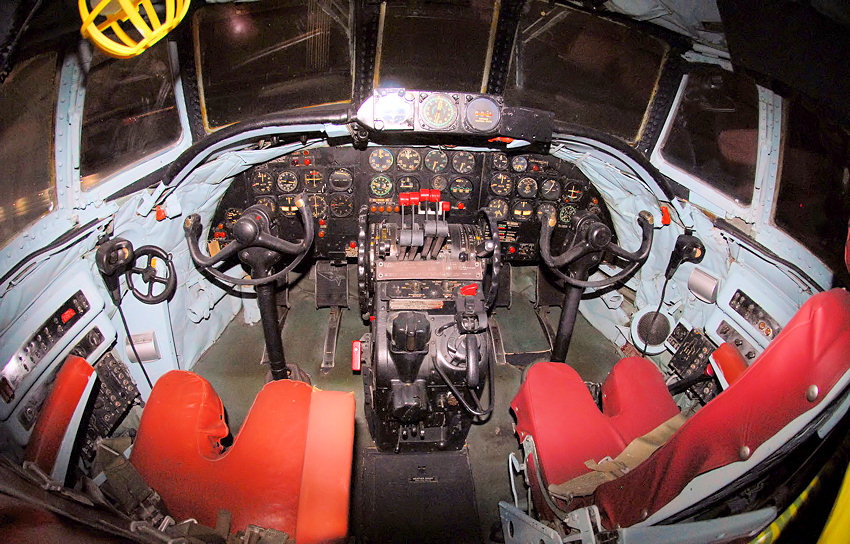 Lockheed EC-121 - Cockpit