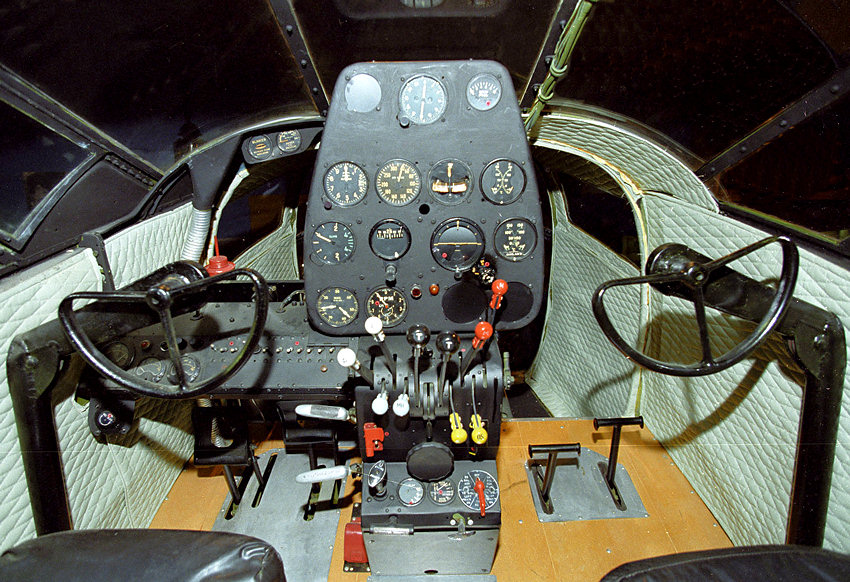 Beech AT-11 - Cockpit