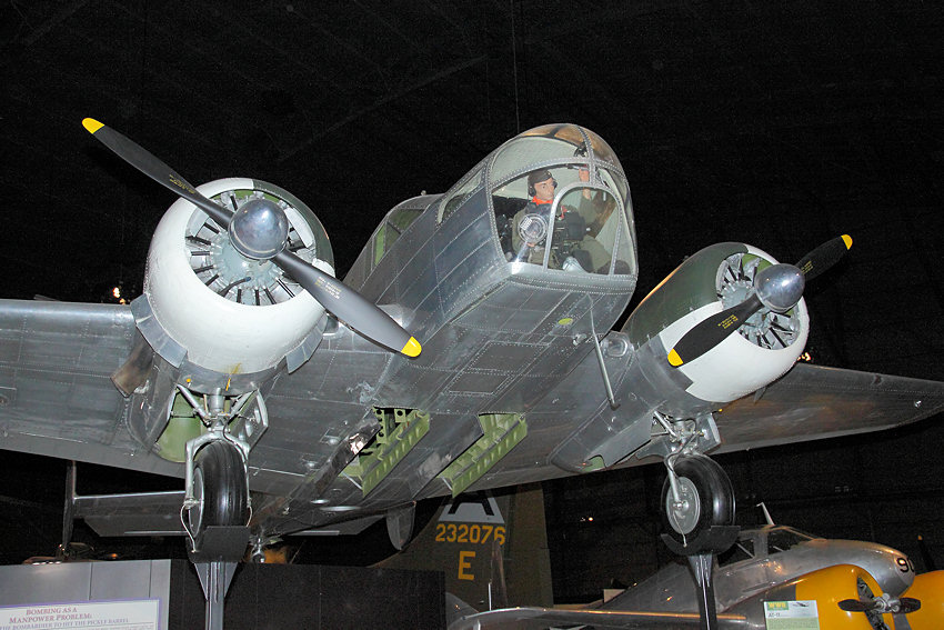 Beech AT-11 Kansan - Militärversion der Beechcraft Model 18