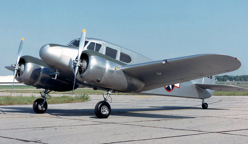 Cessna UC-78B Landebahn