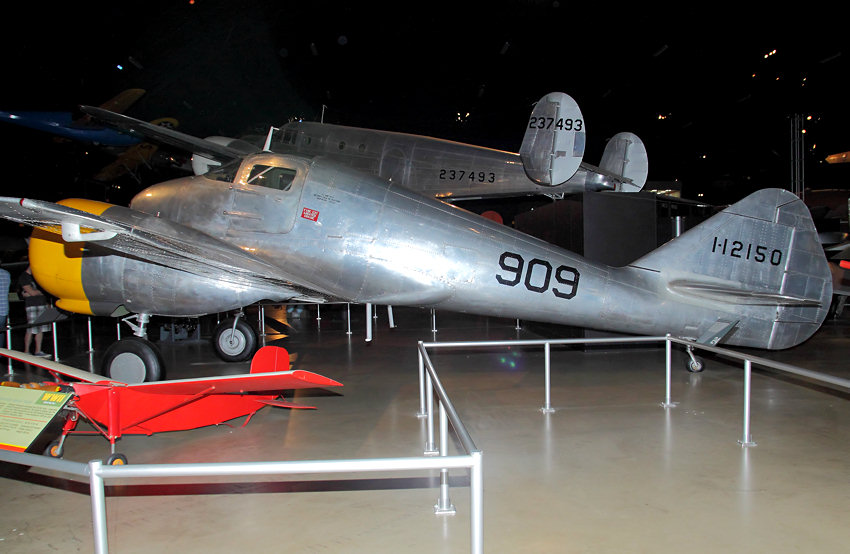 Curtiss AT-9 Jeep: Schulflugzeug für Piloten, die für den Einsatz auf mehrmotorige Militärflugzeuge vorbereitet werden sollten