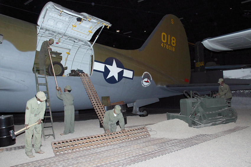 Curtiss C-46D Commando: Transportflugzeug der USA von 1941