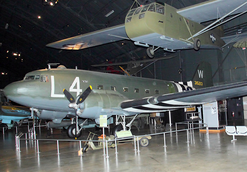 Douglas C-47: militärische Version der zivilen Douglas DC-3 von 1935