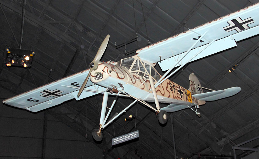Fieseler Fi-156 C-1 Storch: Das Flugzeug wurde im gesamten Zweiten Weltkrieg an allen Fronten eingesetzt