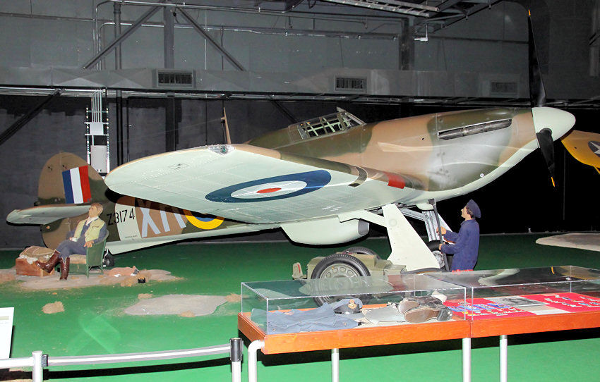 Hawker Hurricane Mk.IIa: britisches Jagdflugzeug im Zweiten Weltkrieg der Firma Hawker Aircraft Ltd.