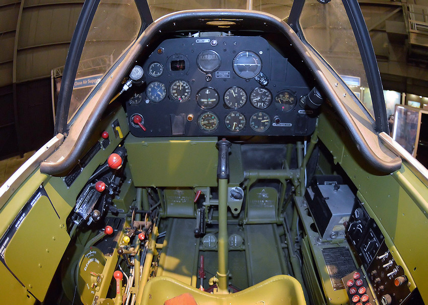 Cockpit der North American T-6D Mosquito