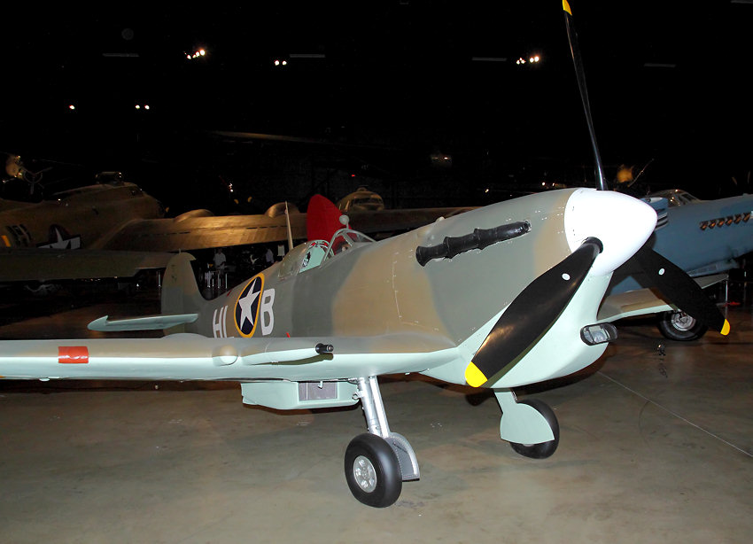 Supermarine Spitfire Mk.Vc Trop: Abfangjäger der U.S. Army Air Forces mit Staubfilter für Wüsteneinsätze
