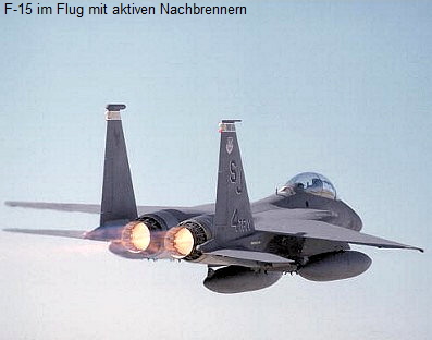 F-15 im Flug mit aktiven Nachbrennern