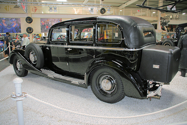Maybach Zeppelin DS 8
