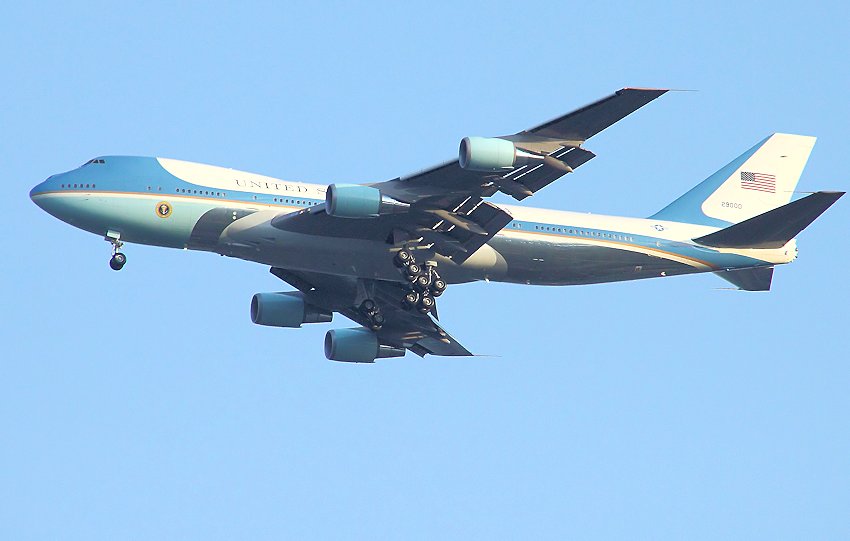 Air Force One (Boeing 747-200): komplette militärische Operationsbasis für die Präsidenten der USA