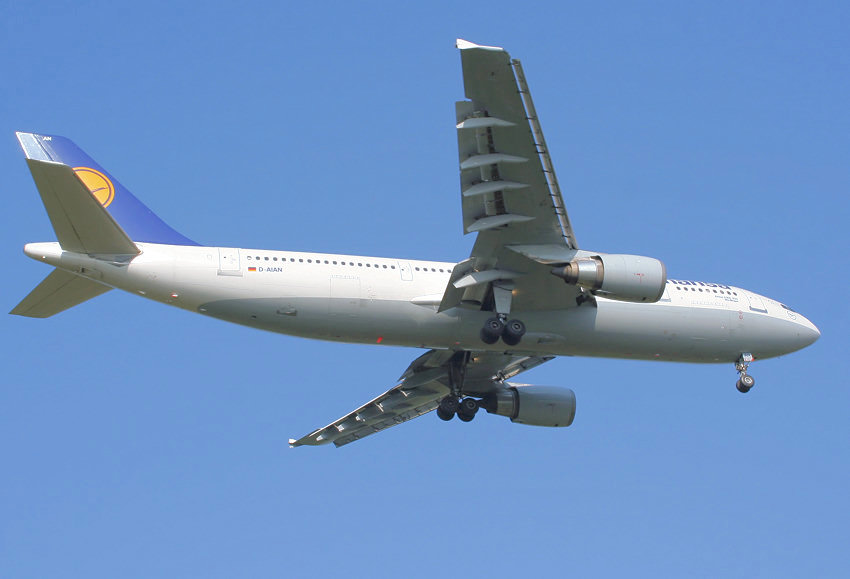 Airbus A300-600: hier kamen erstmals kerosinsparende "Wingtip" an den Enden der Tragflächen zum Einsatz