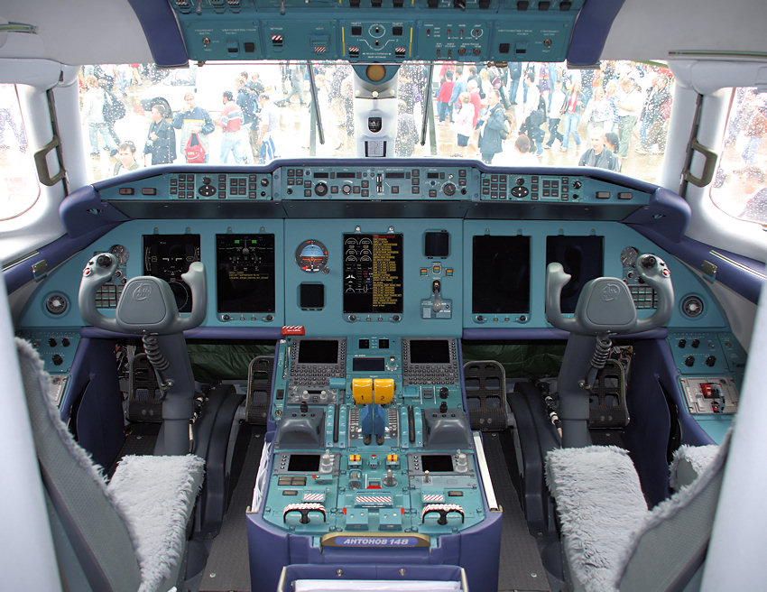 Antonov AN 148 - Cockpit