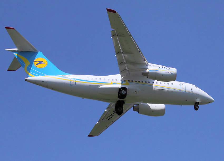 Antonow AN 148-100 B: 2-strahliges Regionalverkehrsflugzeug des ukrainischen Flugzeughersteller Antonow