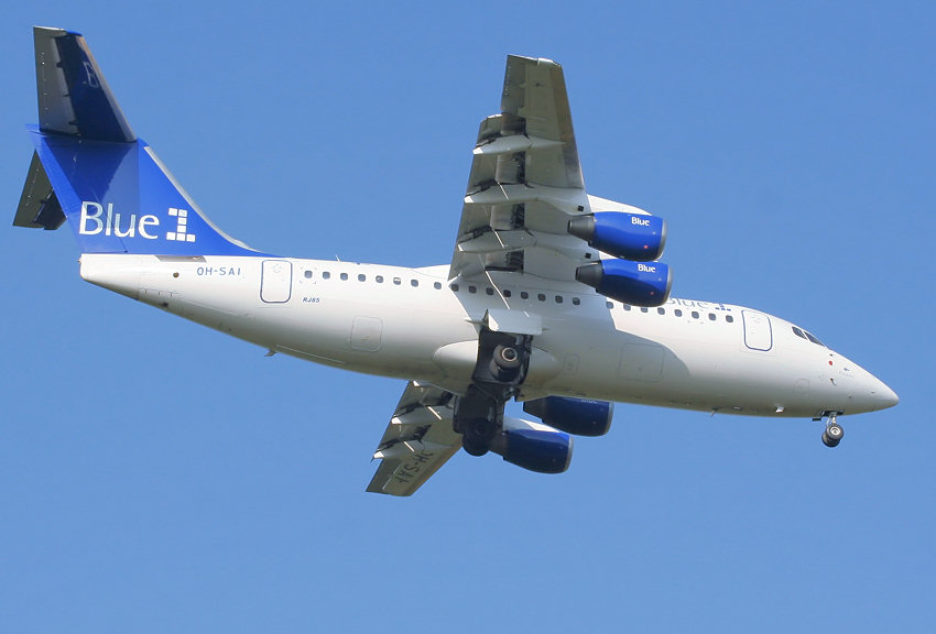 Avro RJ 85: Das Flugzeug ist ein Hochdecker mit einem kreisförmigen Rumpf und T-Leitwerk
