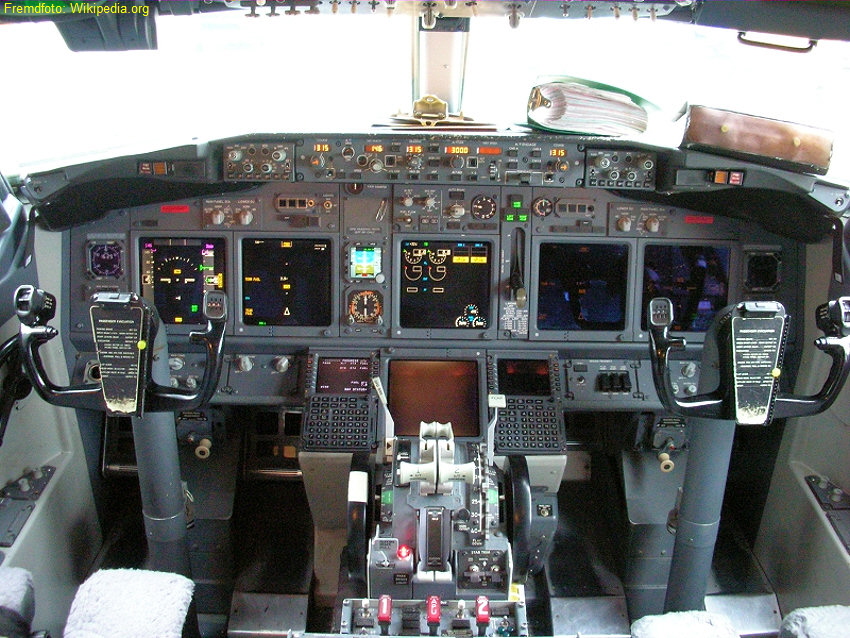 Boeing 737-800 - Cockpit