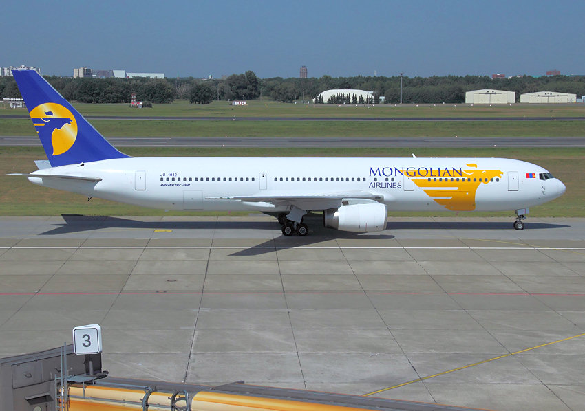 Boeing 767-300: das erste Langstreckenflugzeug von Boeing mit nur zwei Triebwerken